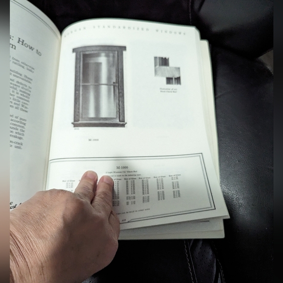 COPY - Lee Valley. Book. Homes & Interiors of the 1920. Restoration Guide. - Picture 10 of 15